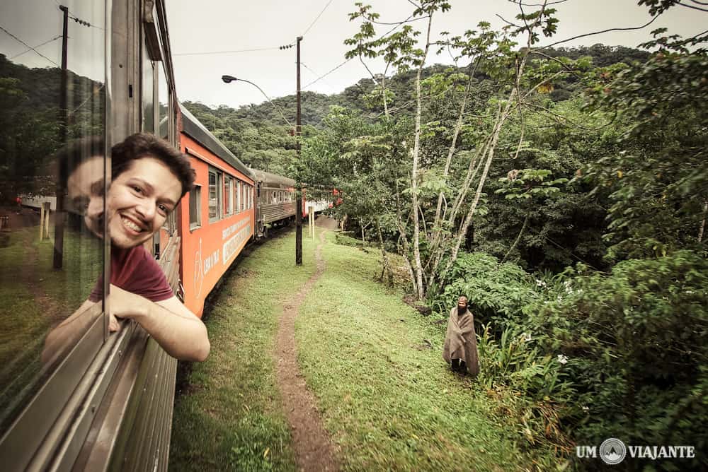 Atenção: ao colocar sua cabeça para fora do trem você pode estar sendo vigiado