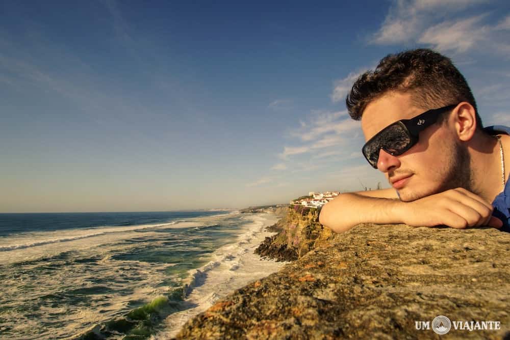 Sozinho em Azenhas do Mar, Portugal