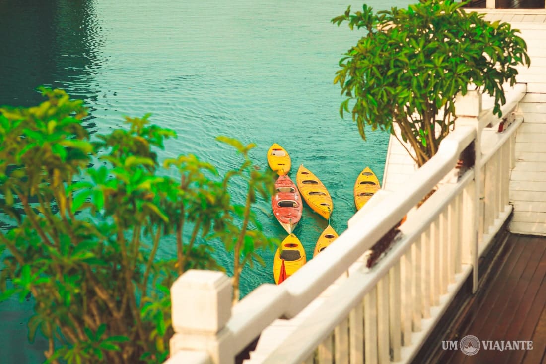 Caiaque em Halong Bay, Vietnã