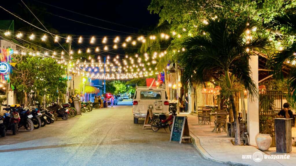 Centro de Tulum à noite | Foto: @UmViajante